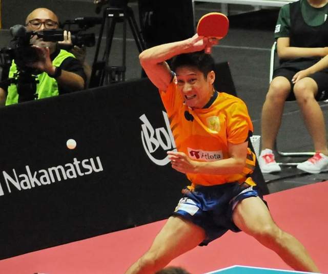 她的表现越 她的表现越