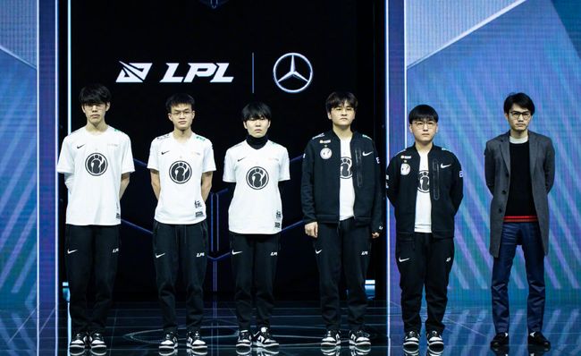 里共同领衔 里共同领衔